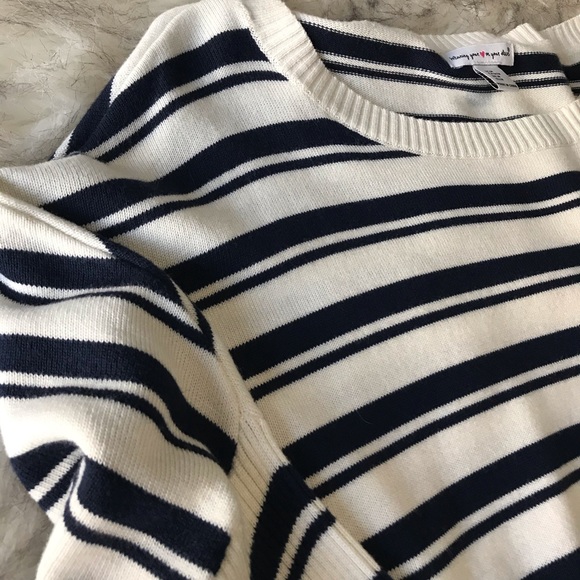 Cropped Sweater - Picture 2 of 5